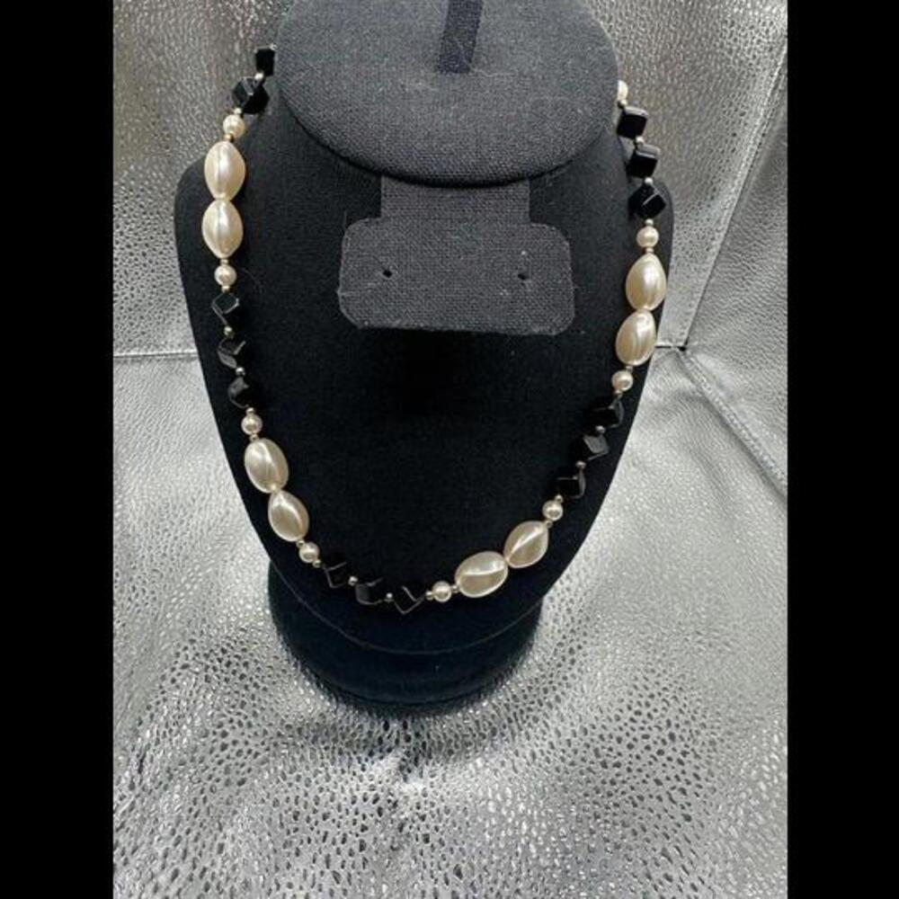 Elegant Black and Pearl Beaded Necklace